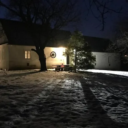 Romanticka Chalupka S Velkou Zahradou * Senica